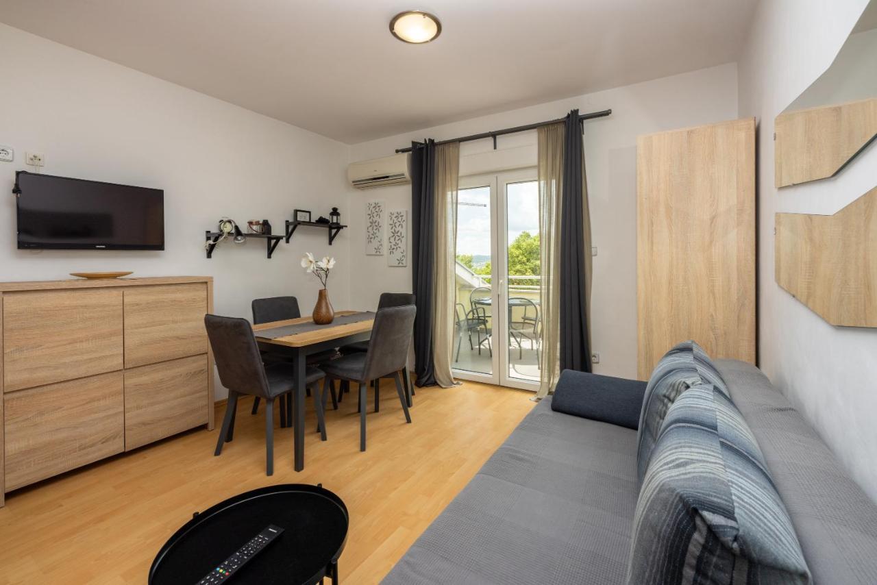 Apartments Claudia ツリクヴェニツァ エクステリア 写真