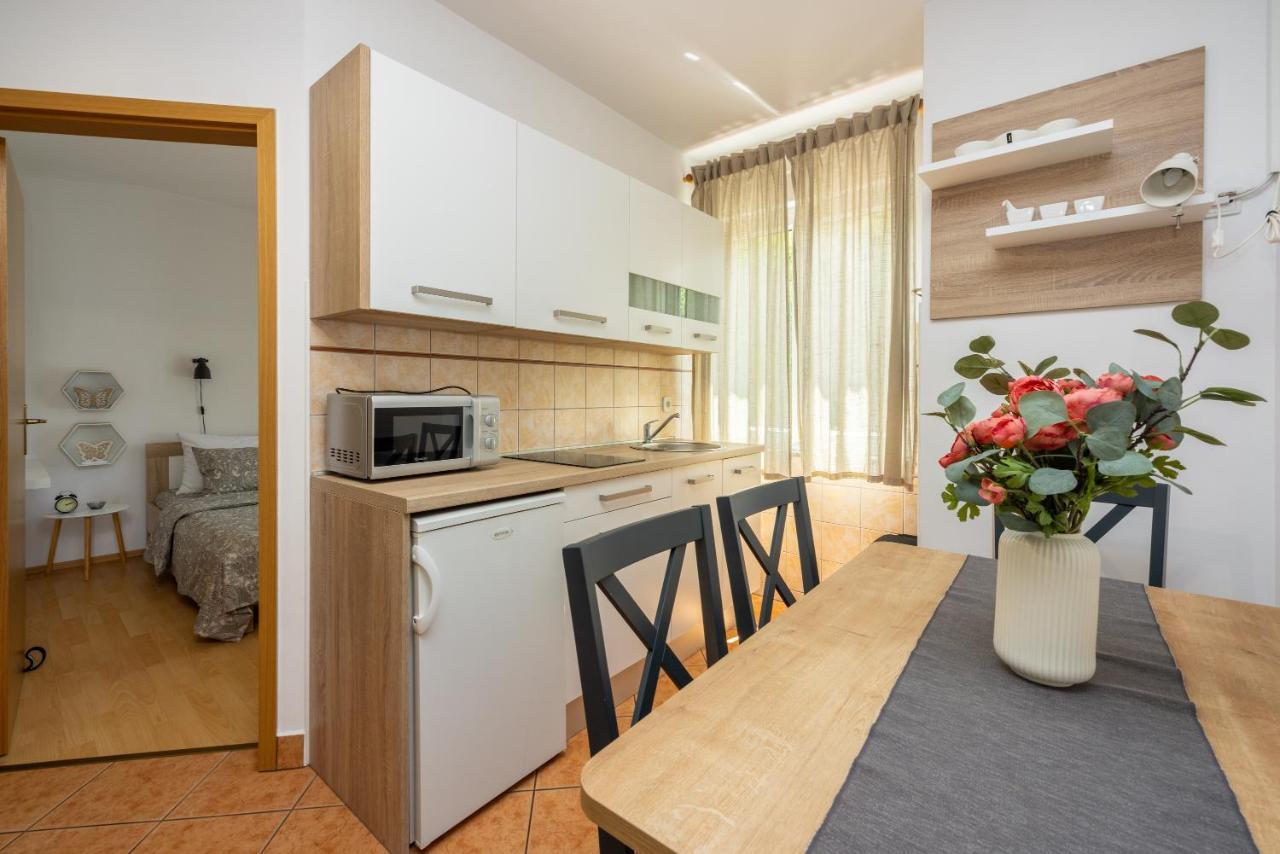 Apartments Claudia ツリクヴェニツァ エクステリア 写真