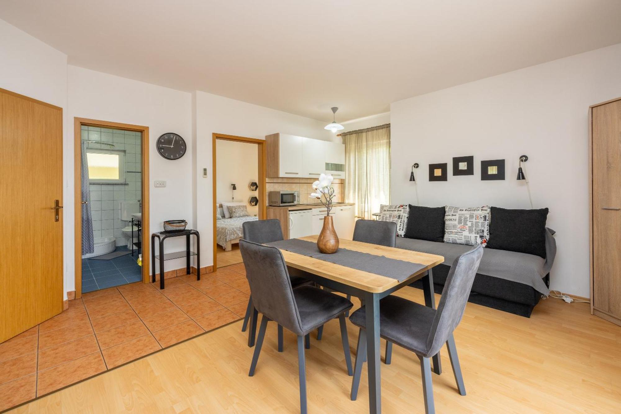 Apartments Claudia ツリクヴェニツァ エクステリア 写真