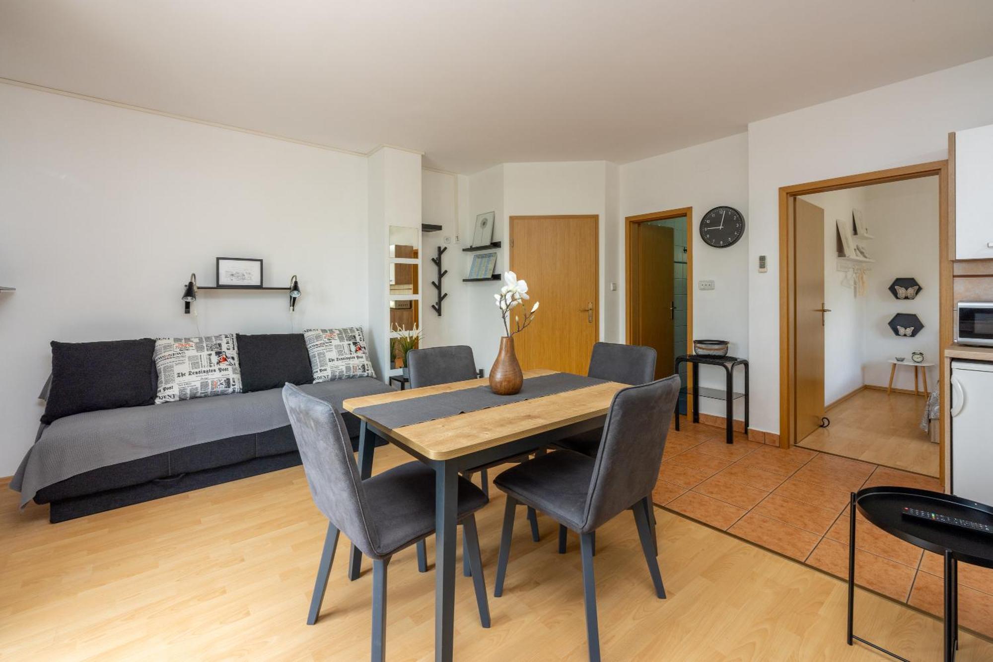 Apartments Claudia ツリクヴェニツァ エクステリア 写真