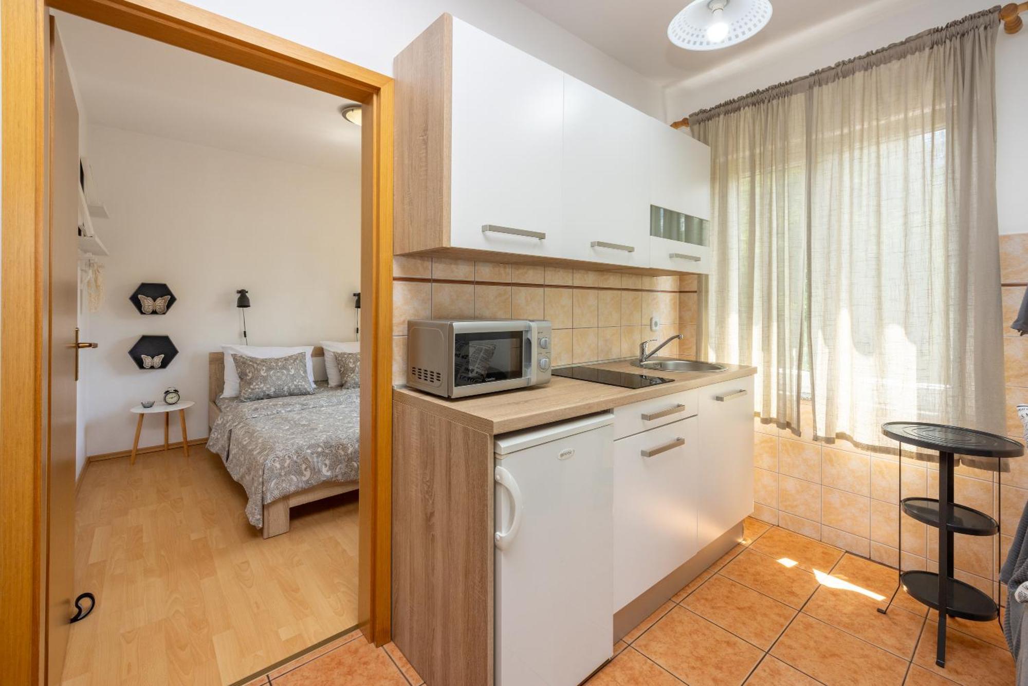 Apartments Claudia ツリクヴェニツァ エクステリア 写真