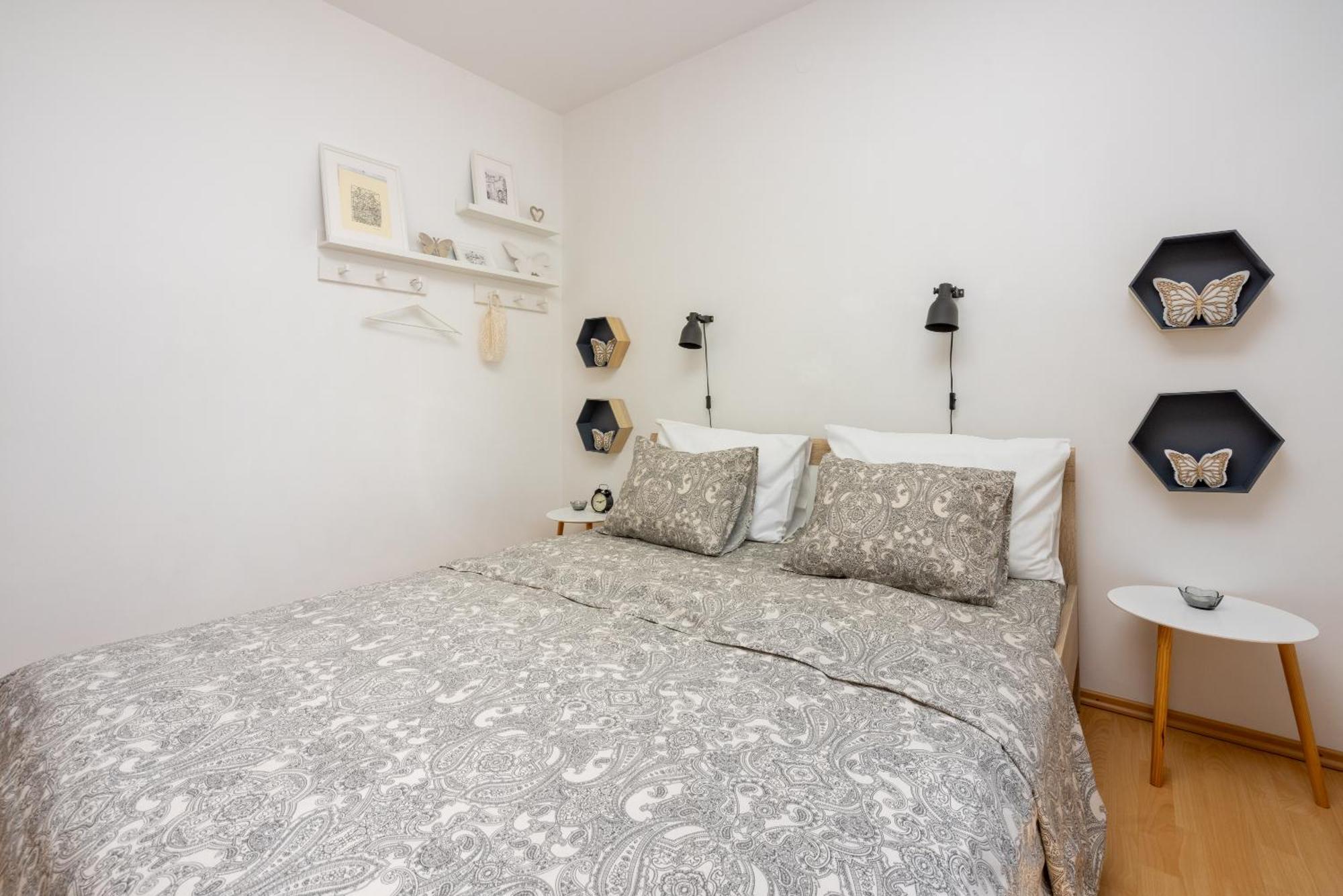 Apartments Claudia ツリクヴェニツァ エクステリア 写真
