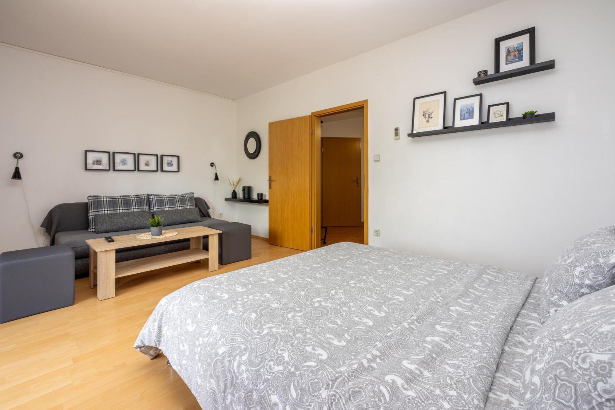 Apartments Claudia ツリクヴェニツァ エクステリア 写真