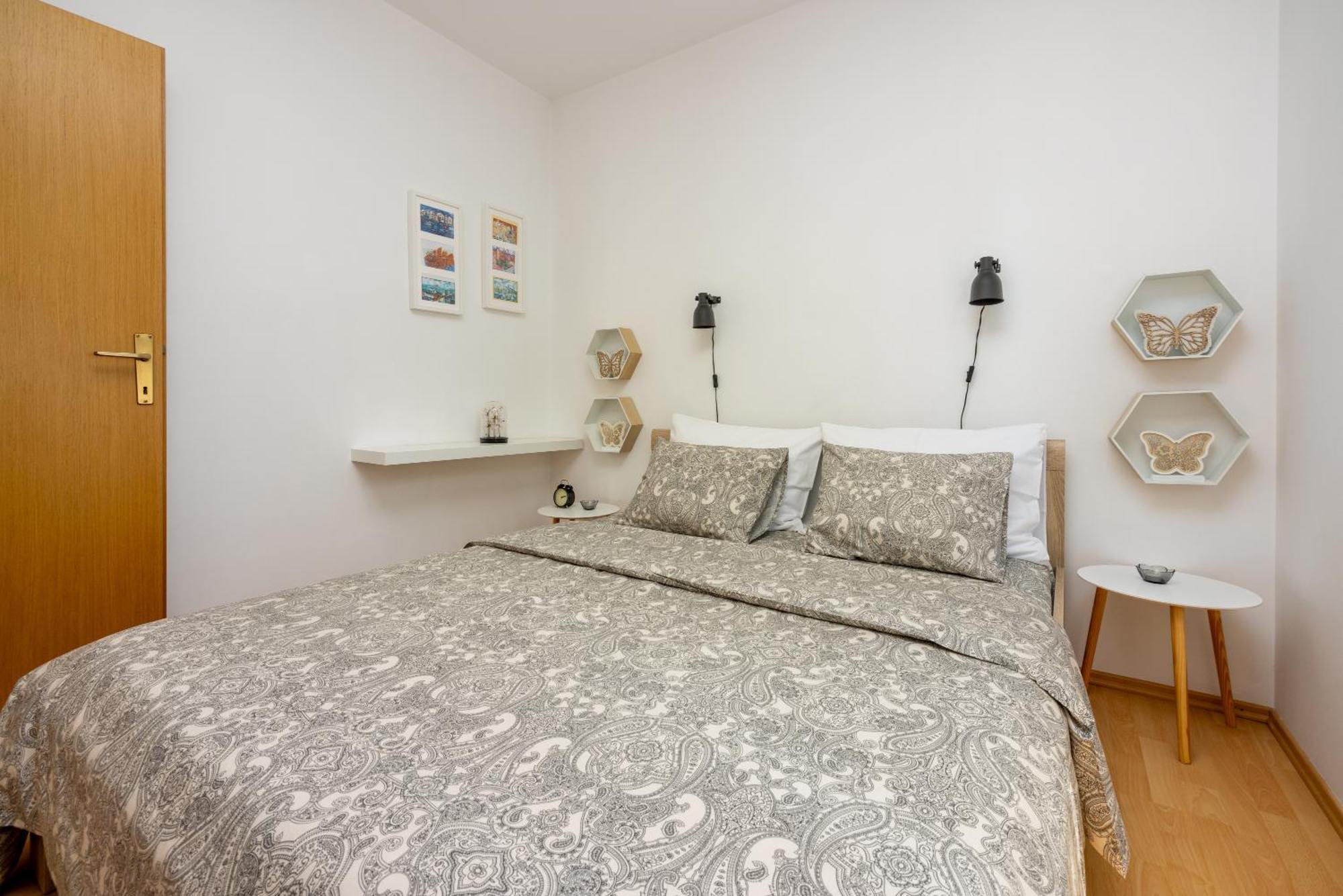 Apartments Claudia ツリクヴェニツァ エクステリア 写真